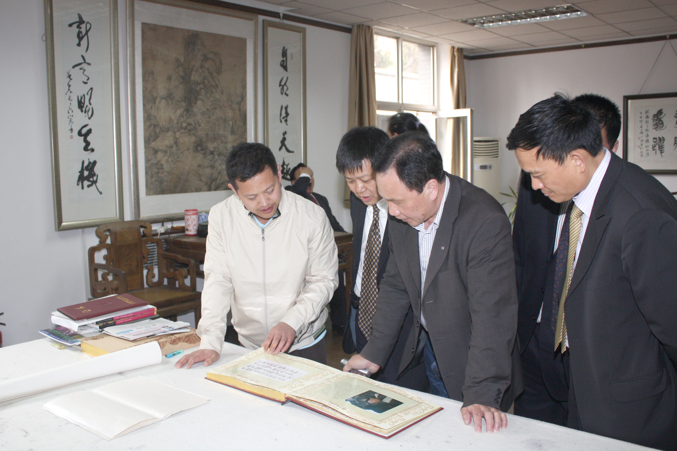 首美的相册 倪铁平会长,任兴亮秘书长参观我院